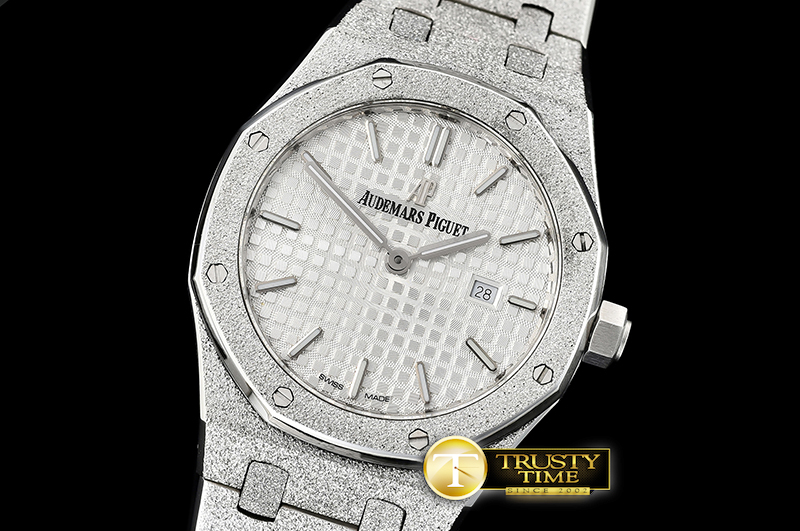 AP0530C – AP Royal Oak 33mm Frosted SS/SS White JHF V2 Swiss Qtz