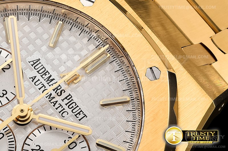 AP0605C – Royal Oak Chronograph 26331ST YG/YG White OMF A7750
