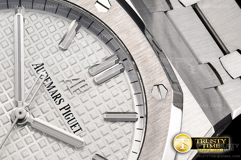 AP0627 – Royal Oak 41mm 15500 2019 SS/SS White ZF MY9015