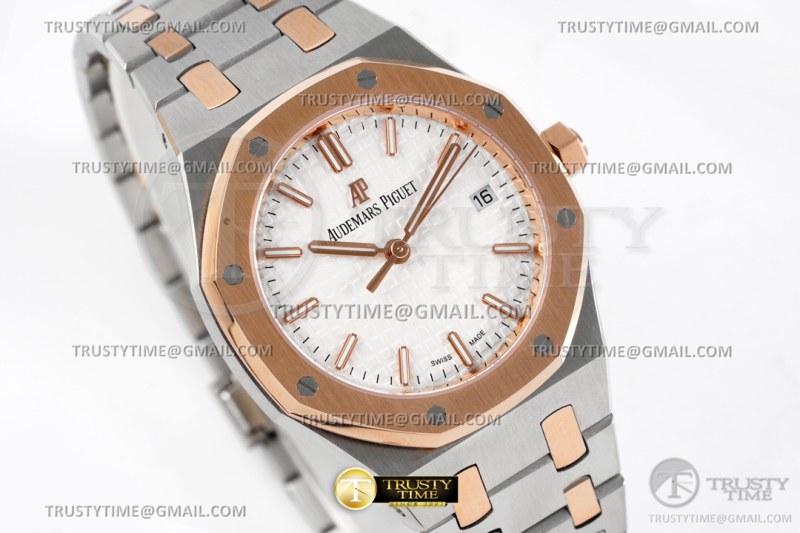 AP0661 – Royal Oak 34mm RG/SS White 8F A5800