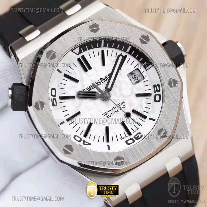 AP0705 – Royal Oak Offshore Diver 15710 SS/RU White BF A3120