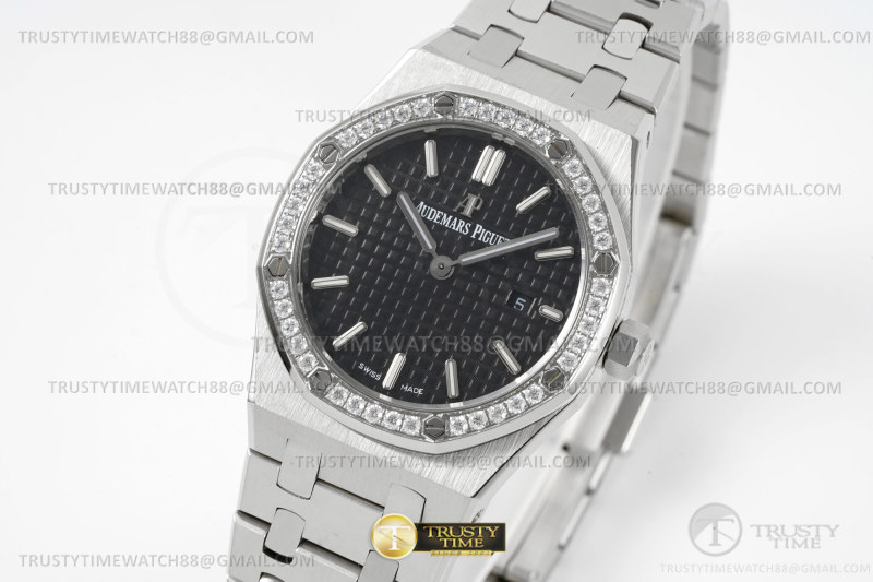 AP0737A – Royal Oak Ladies Dia 33mm SS/SS Black 8F Quartz