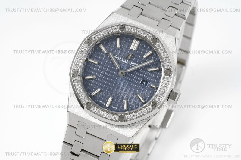 AP0737B – Royal Oak Ladies Dia 33mm SS/SS Blue 8F Quartz