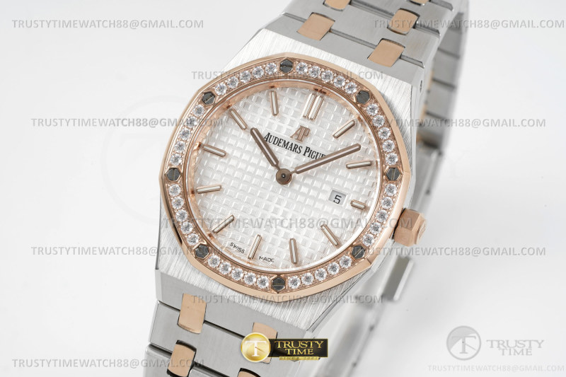 AP0738B – Royal Oak Ladies Dia 33mm RG/SS White 8F Quartz