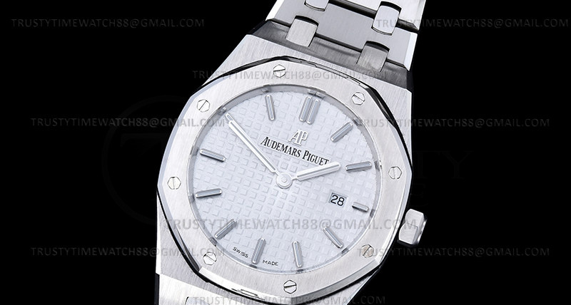 AP0822A – Royal Oak Ladies 67650ST 33mm SS/SS White JJF Quartz
