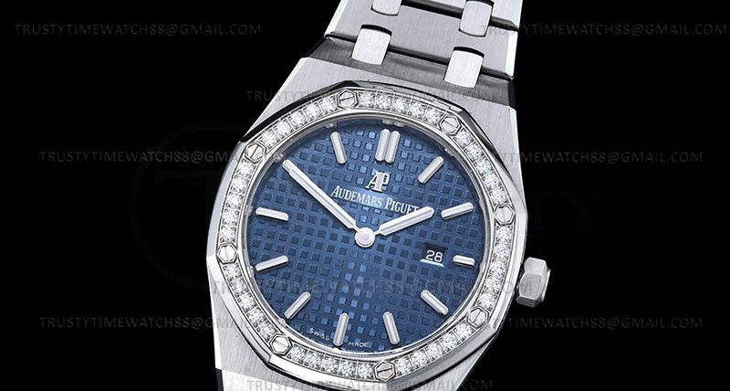 AP0823A – Royal Oak Ladies 67651ST 33mm Dia SS/SS Blue JJF Qtz