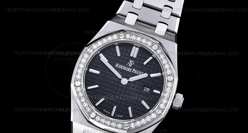 AP0823C – Royal Oak Ladies 67651ST 33mm Dia SS/SS Black JJF Qtz