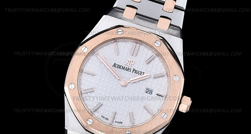 AP0824A – Royal Oak Ladies 67650SR 33mm RG/SS White JJF Qtz