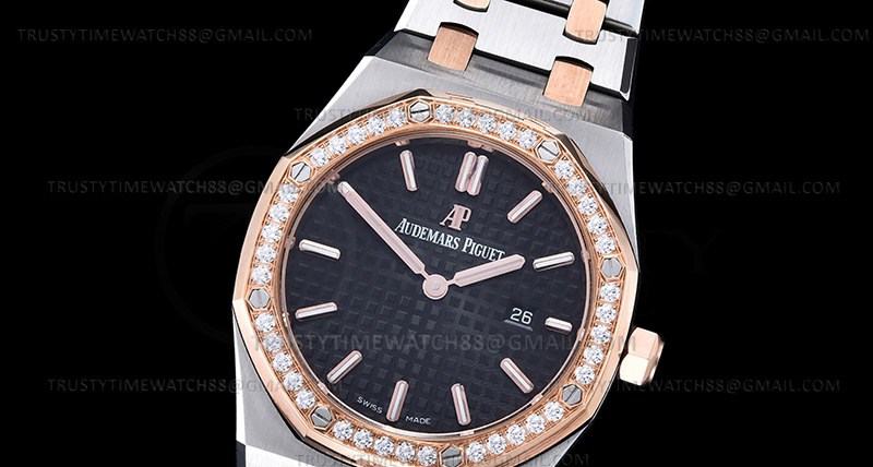 AP0824B – Royal Oak Ladies 67650SR 33mm RG/SS Black JJF Qtz