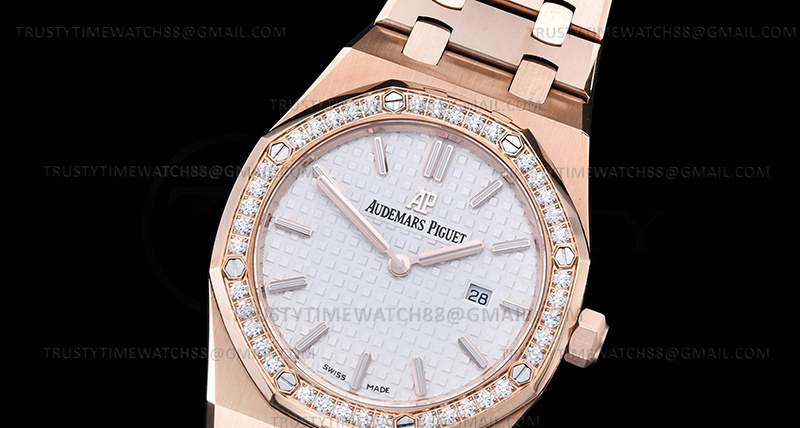 AP0825A – Royal Oak Ladies 67651OR 33mm Dia RG/RG White JJF Qtz