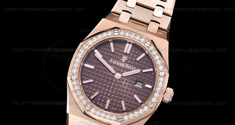 AP0825B – Royal Oak Ladies 67651OR 33mm Dia RG/RG Brown JJF Qtz