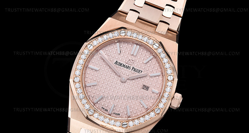 AP0825C – Royal Oak Ladies 67651OR 33mm Dia RG/RG RG JJF Qtz