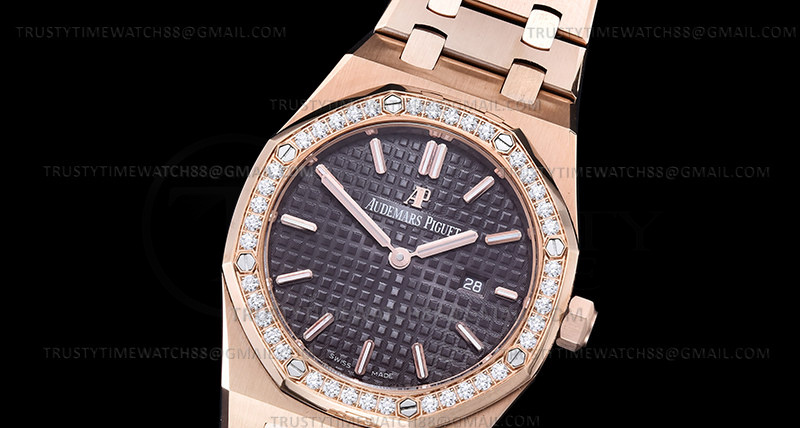 AP0825D – Royal Oak Ladies 67651OR 33mm Dia RG/RG Black JJF Qtz