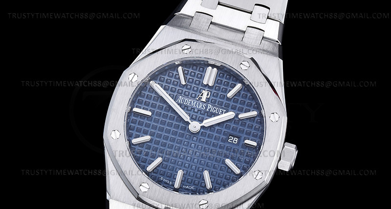 AP0855B – Royal Oak Ladies 67650ST 33mm SS/SS Blue/Stk ZF Sw Qtz