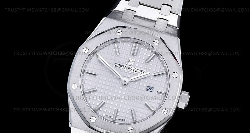 AP0855C – Royal Oak Ladies 67650ST 33mm SS/SS Wht/Stk ZF Sw Qtz