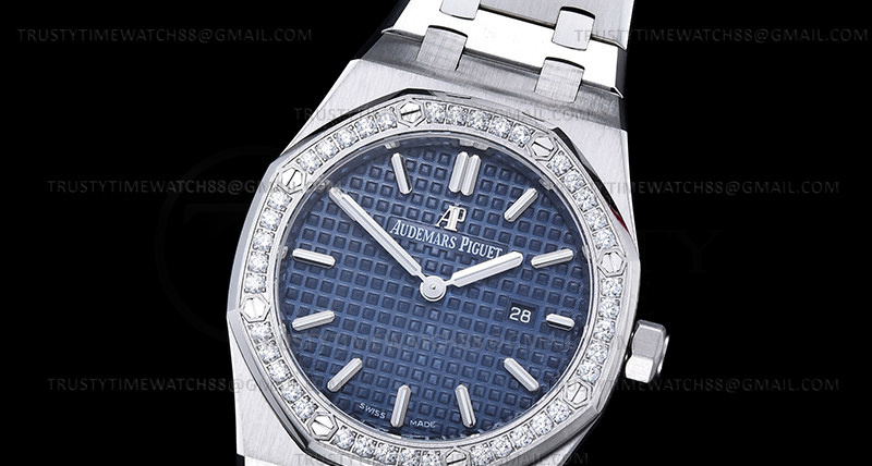 AP0856B – Royal Oak Ladies 67651ST Dia SS/SS Blue/Stk ZF Sw Qtz