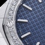 AP0856B – Royal Oak Ladies 67651ST Dia SS/SS Blue/Stk ZF Sw Qtz