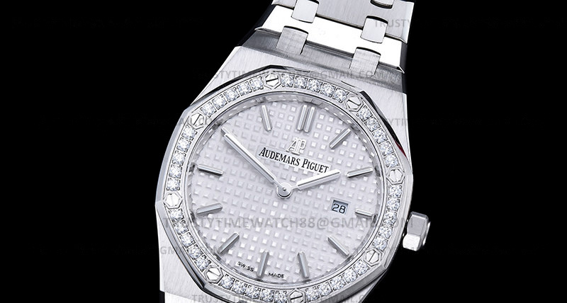 AP0856C – Royal Oak Ladies 67651ST Dia SS/SS Wht/Stk ZF Sw Qtz