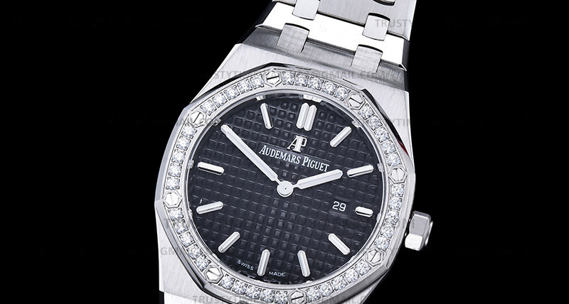 AP0856D – Royal Oak Ladies 67651ST Dia SS/SS Blk/Stk ZF Sw Qtz